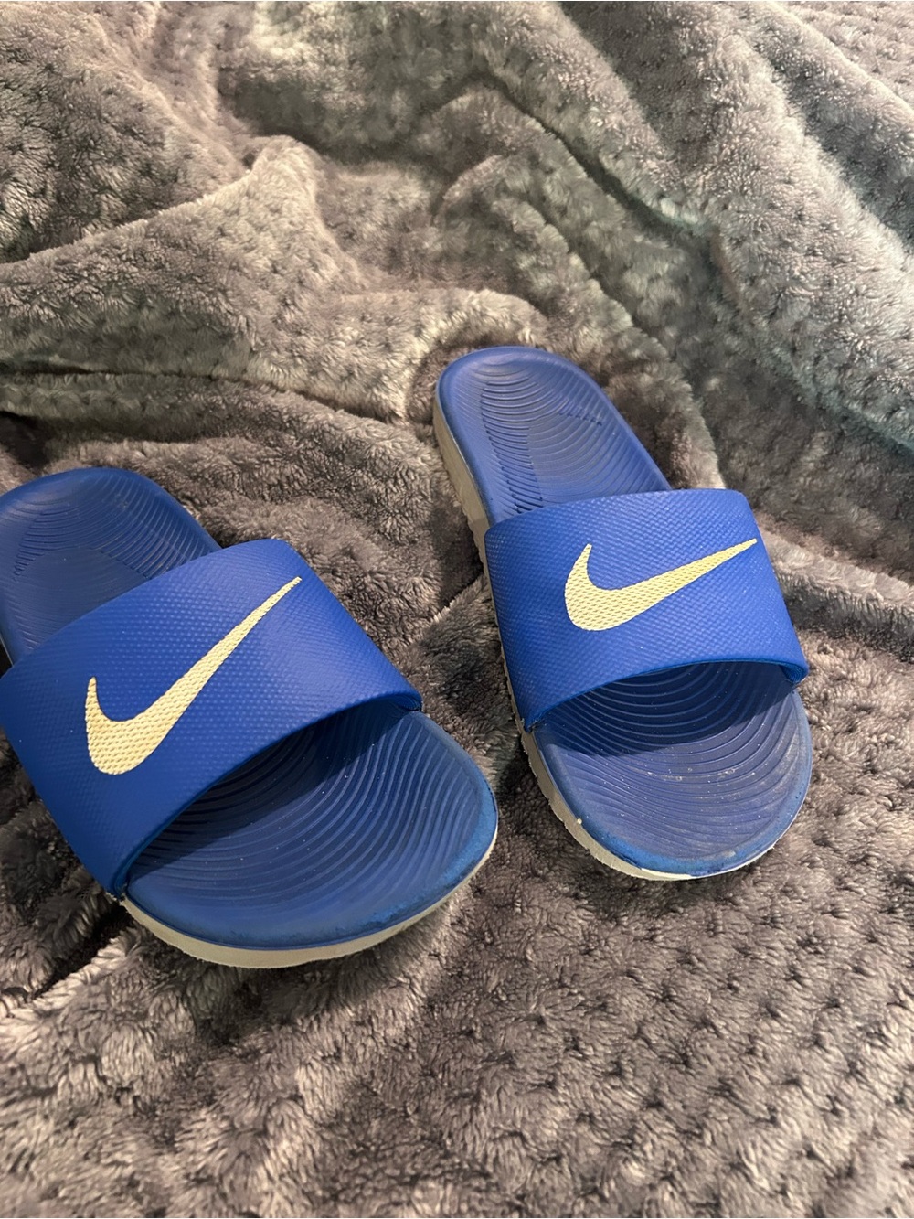 Good Condition Blue and Silver Swoosh Boys Nike Slides Sandals sz3